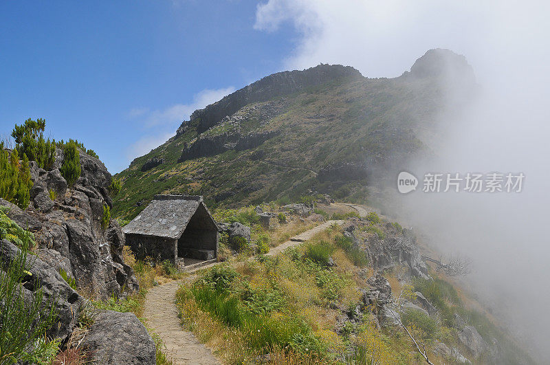 位于Pico Ruivo山脉的高山小屋(避难所)，中部高地的东北边缘。马德拉岛